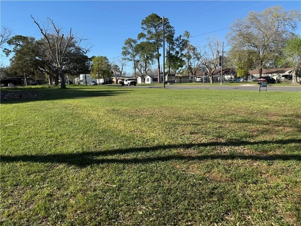 Unit for sale at 505 S Wells Street, Edna, TX 77957