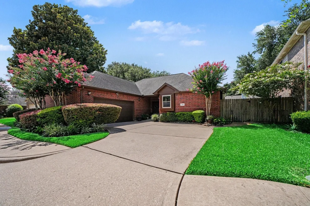 Unit for sale at 2926 Highland Lakes Drive, Missouri City, TX 77459