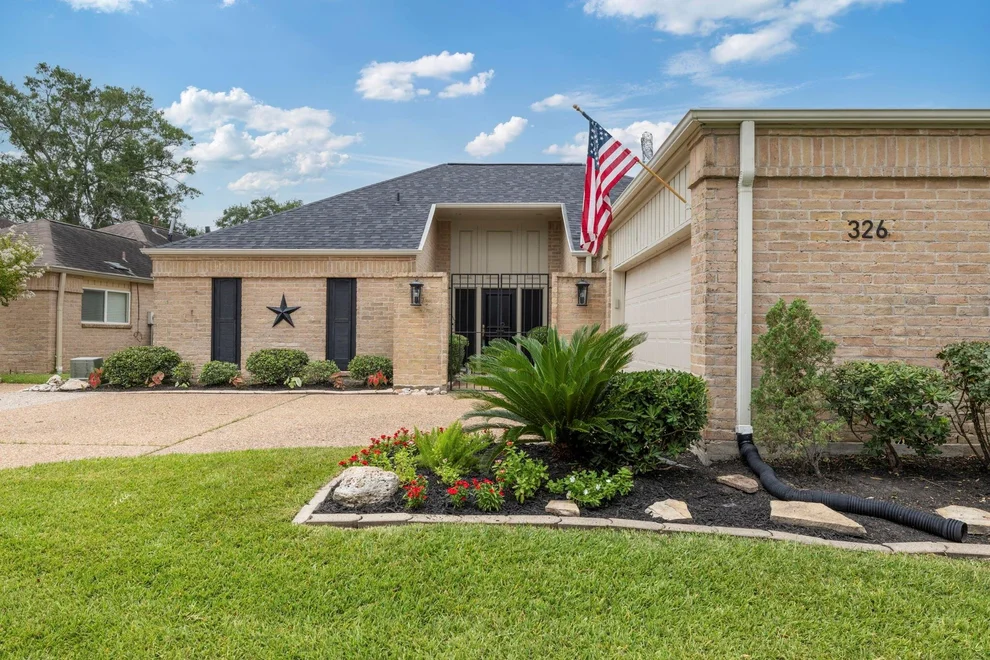 Unit for sale at 326 Fox Briar Lane, Sugar Land, TX 77478