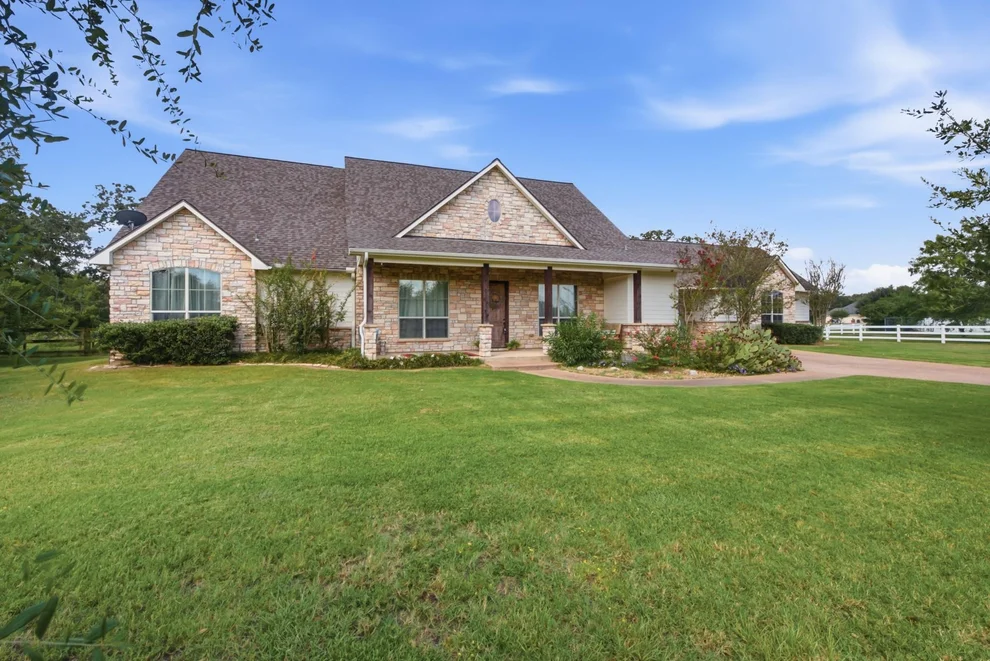 Unit for sale at 17422 Saddle Creek Drive, College Station, TX 77845