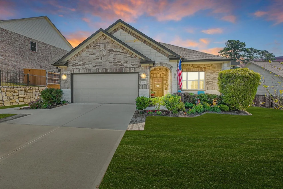 Unit for sale at 954 Golden Willow Lane, Conroe, TX 77304