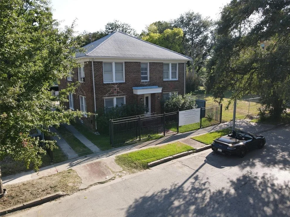 Unit for sale at 1323 W Bell Street, Houston, TX 77019