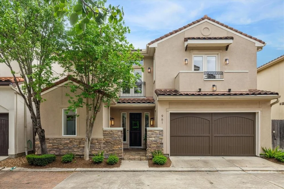 Unit for sale at 961 Queen Annes Road, Houston, TX 77024