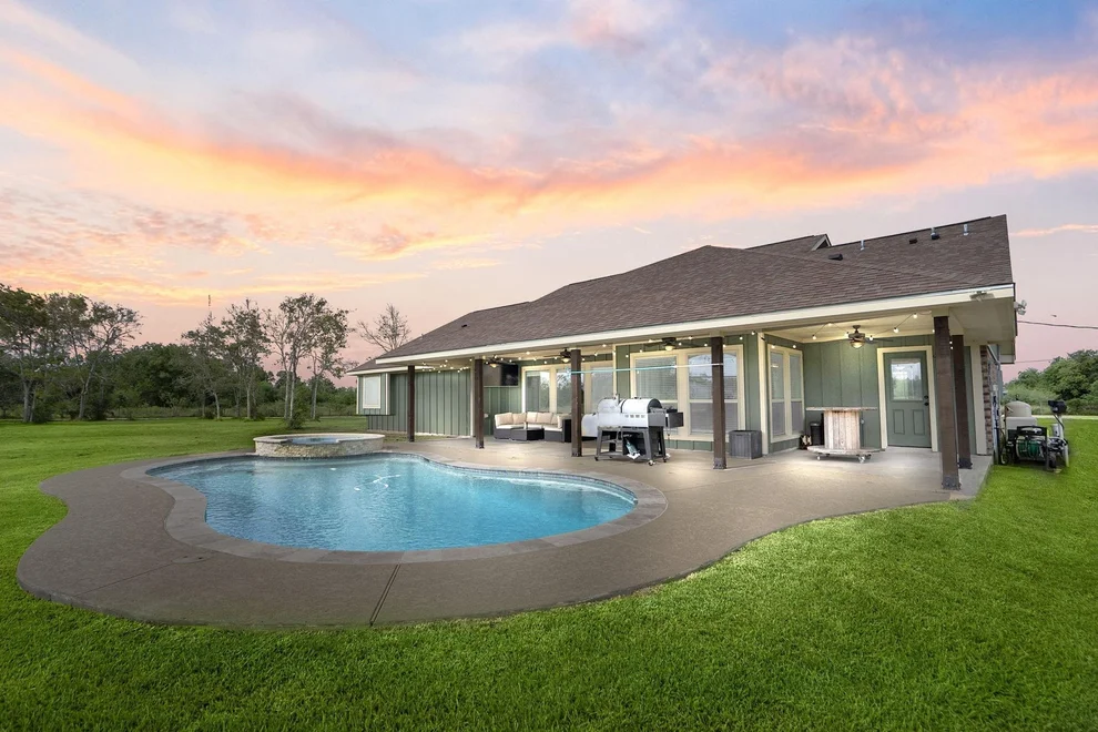 Unit for sale at 16941 Cowan Road, Alvin, TX 77511