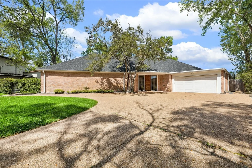 Unit for sale at 210 Pine Hollow Lane, Houston, TX 77056