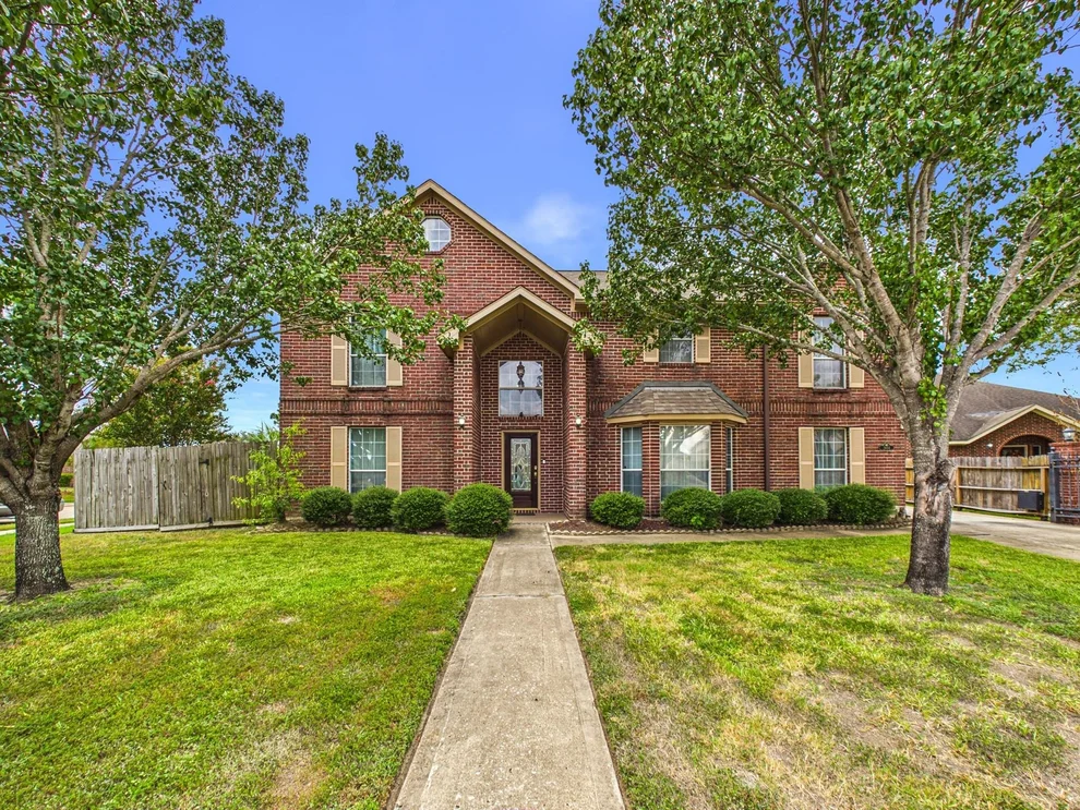 Unit for sale at 3604 Briscoe, Pearland, TX 77584