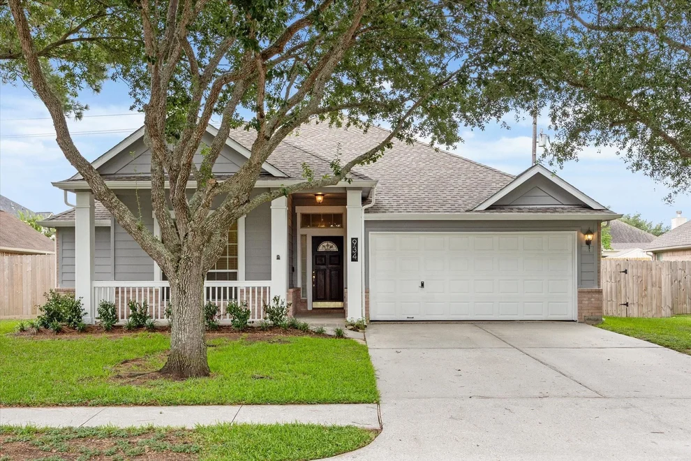 Unit for sale at 934 Mystic Village Ln, Seabrook, TX 77586