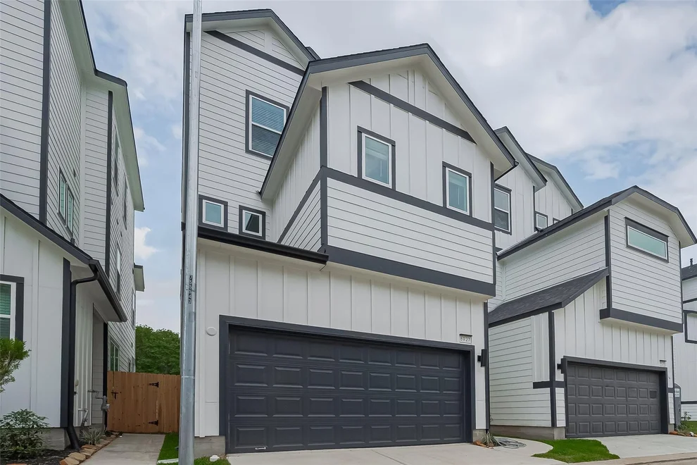 Unit for sale at 8928 Covenant Place, Houston, TX 77055