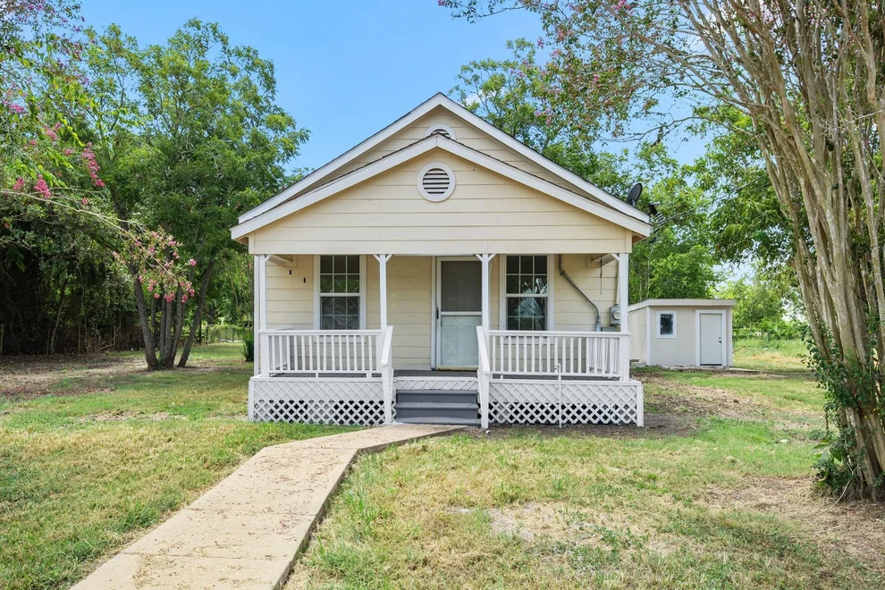 Unit for sale at 137 County Road 202, Weimar, TX 78962