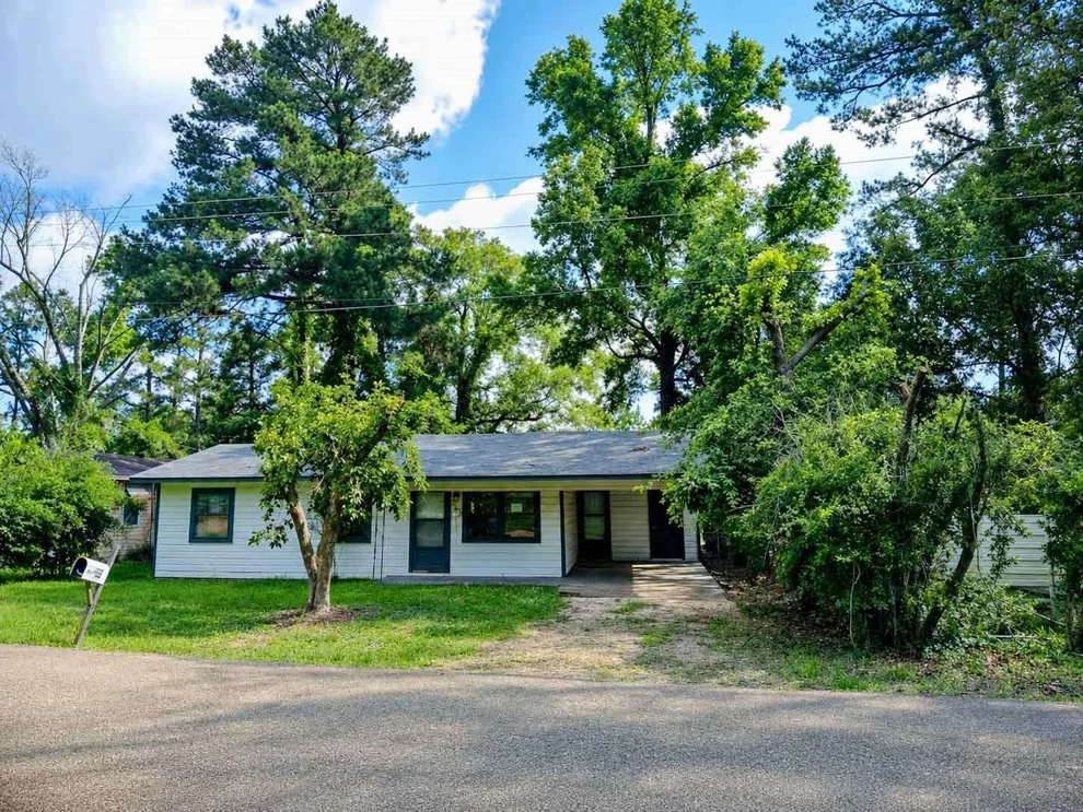 Unit for sale at 105 Greenview Drive, Texarkana, TX 75501
