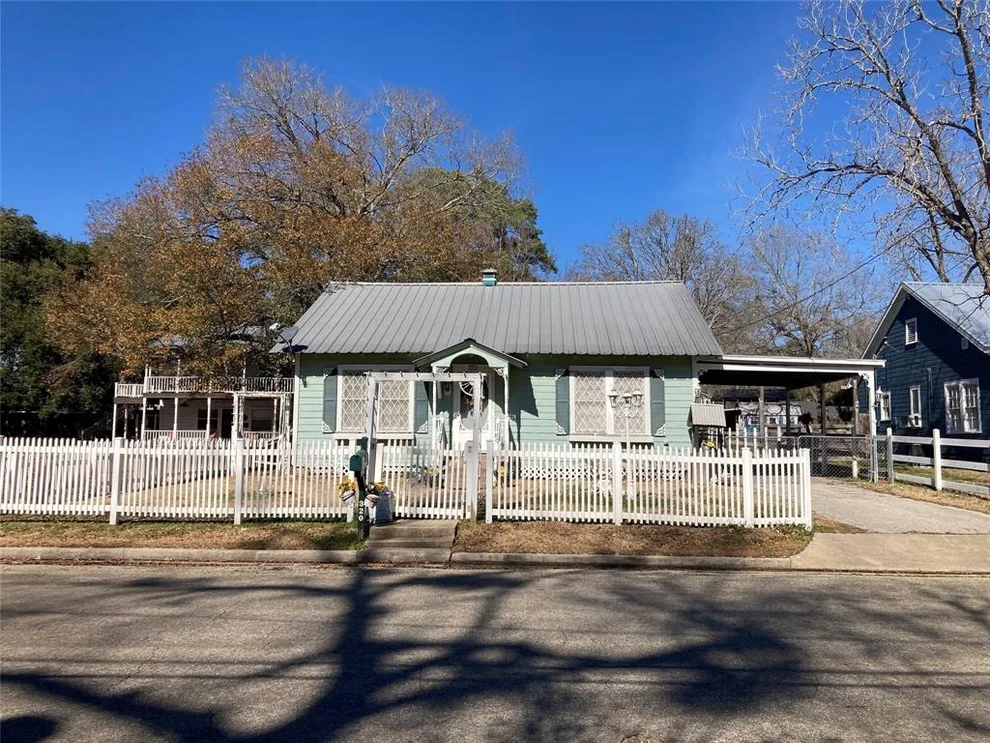 Unit for sale at 320 W Milam Street, Livingston, TX 77351