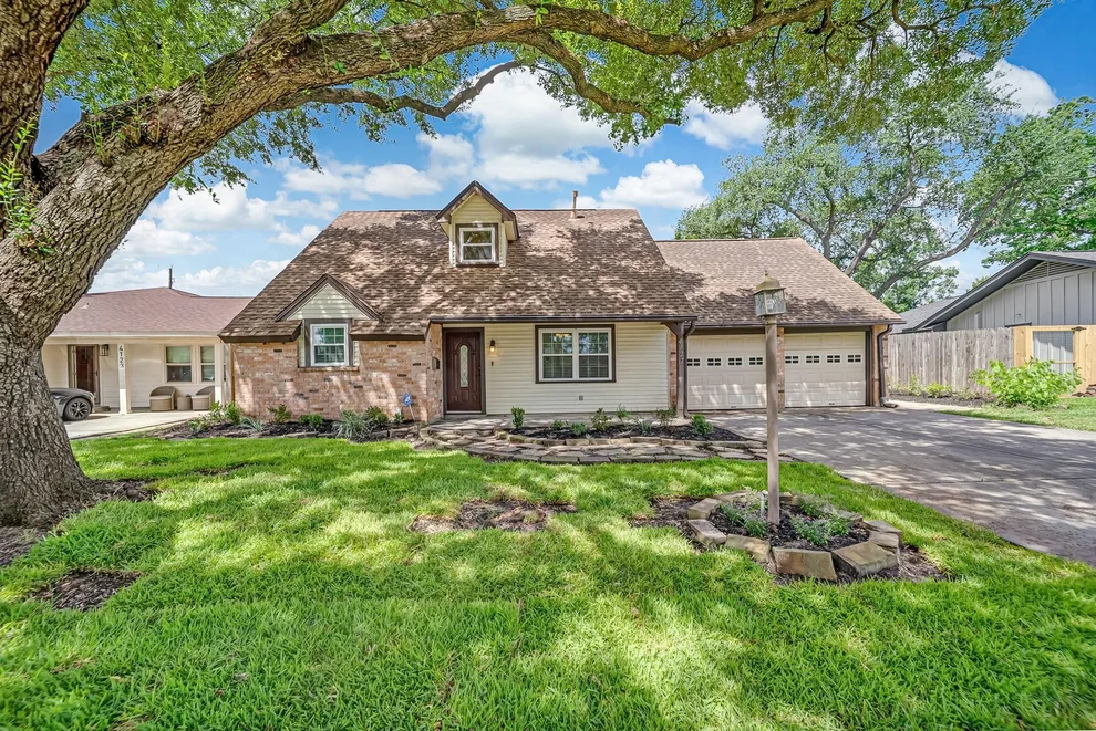 Unit for sale at 4127 Hill Oak Drive, Houston, TX 77092