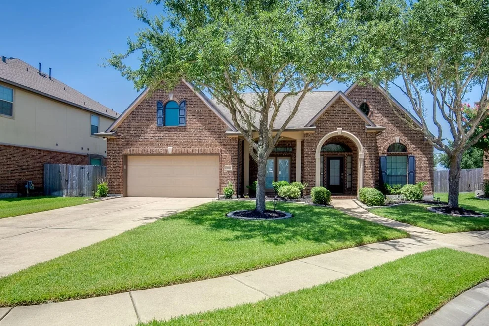 Unit for sale at 3006 Southern Mill Court, Pearland, TX 77584