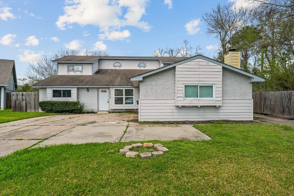 Unit for sale at 7506 Nightingale Circle, Texas City, TX 77591