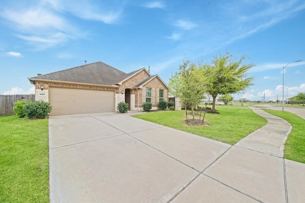 Unit for sale at 30104 Prairie Creek Ct, Brookshire, TX 77423