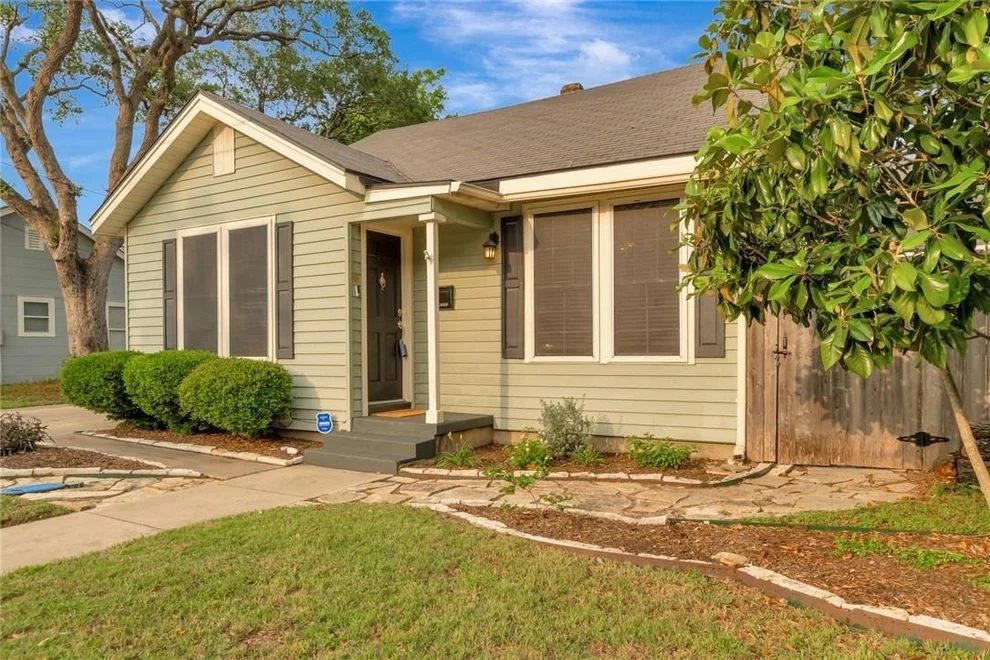 Unit for sale at 1702 N Vine Street, Victoria, TX 77901