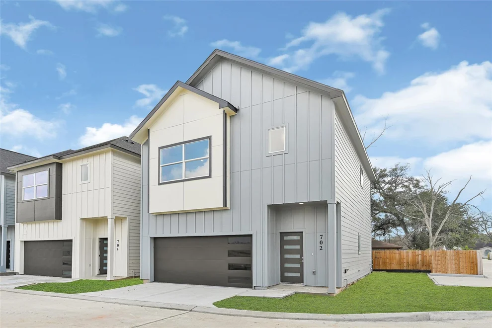 Unit for sale at 702 Savonna, Houston, TX 77076