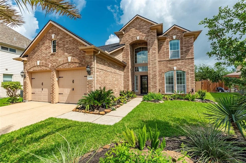 Unit for sale at 2088 Falling Forest Ln, League City, TX 77573