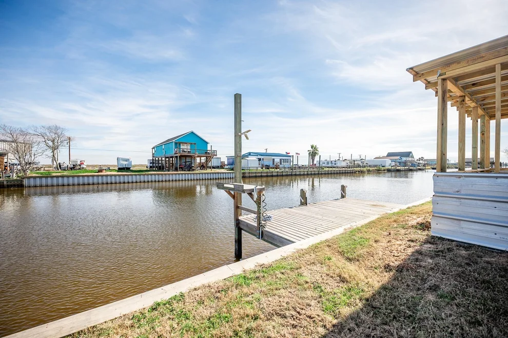 Unit for sale at 1043 County Road 299, Sargent, TX 77414
