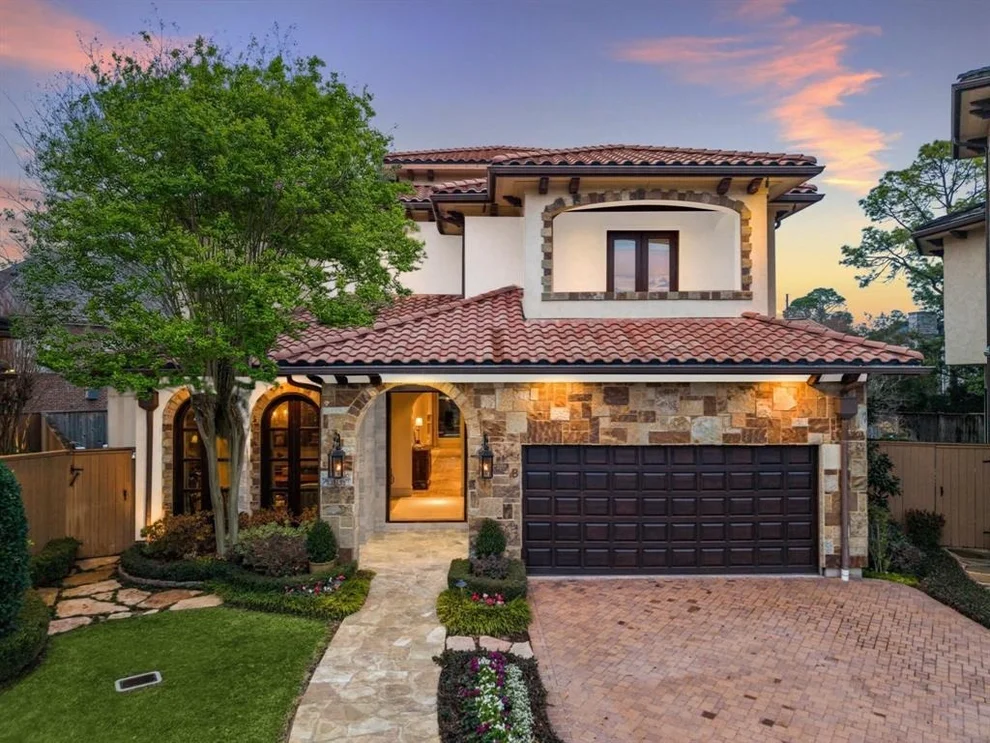 Unit for sale at 17 E Broad Oaks Drive, Houston, TX 77056