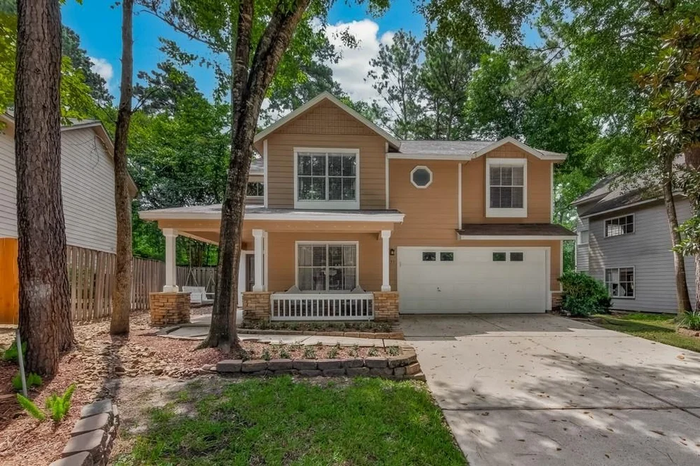Unit for sale at 51 E Autumn Branch Circle, The Woodlands, TX 77382