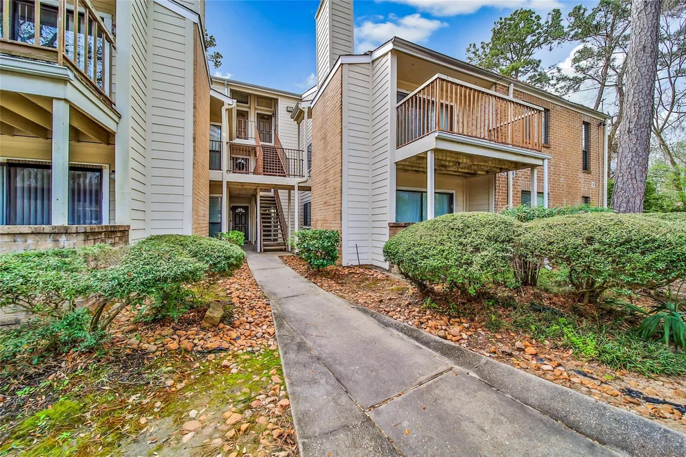 Unit for sale at 3500 Tangle Brush Drive, Spring, TX 77381