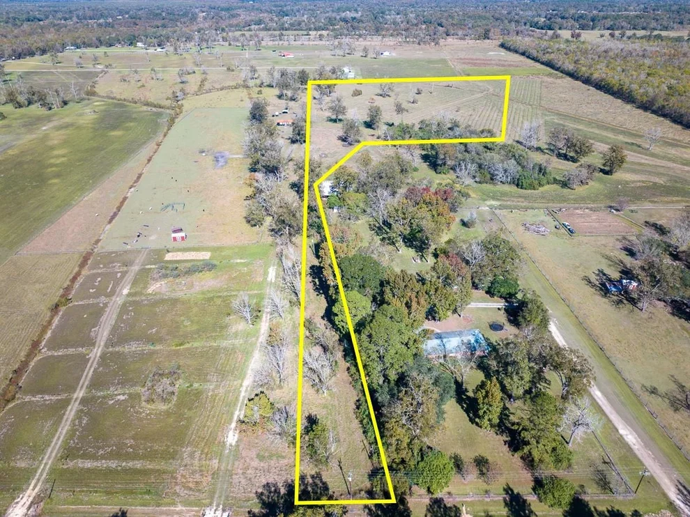 Unit for sale at 555 County Road 2089, Hardin, TX 77575