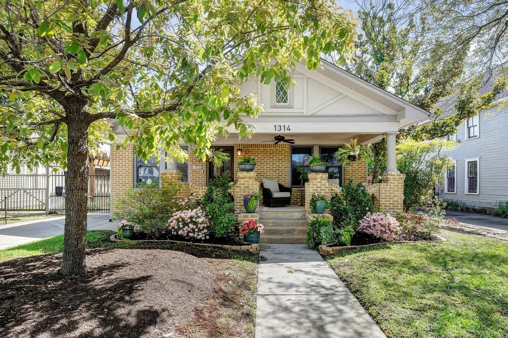 Unit for sale at 1314 Harvard Street, Houston, TX 77008