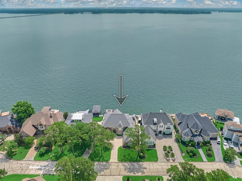 Unit for sale at 131 Sarasota Circle S, Montgomery, TX 77356
