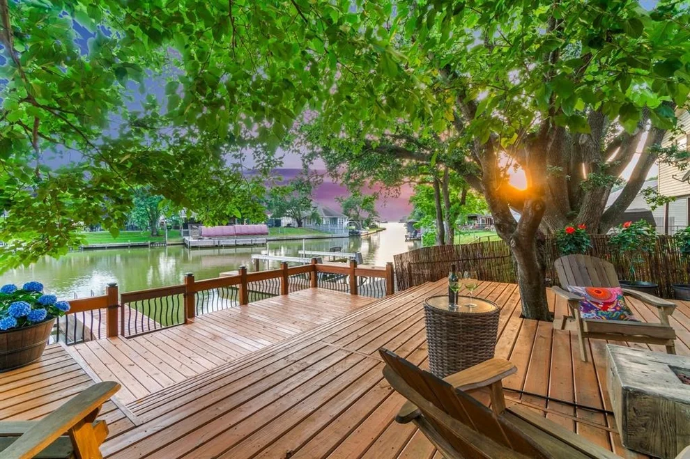 Unit for sale at 13009 Point Drive, Willis, TX 77318