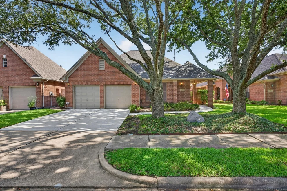 Unit for sale at 13911 Carriage Walk Lane, Houston, TX 77077