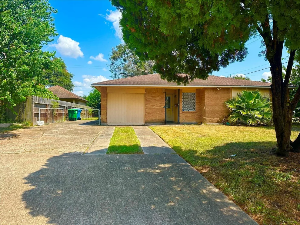 Unit for sale at 5502 Mackinaw Street, Houston, TX 77053
