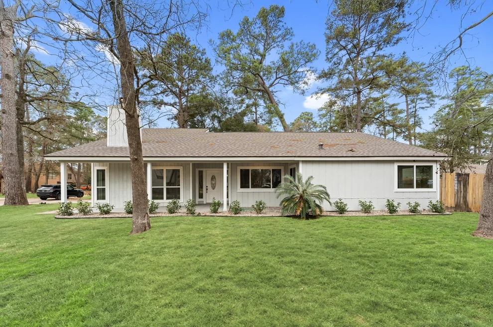 Unit for sale at 2 Dewthread Court, The Woodlands, TX 77380