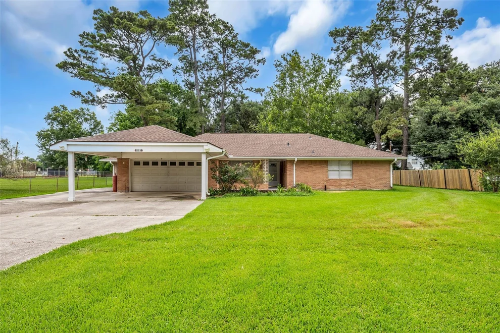 Unit for sale at 205 N 8th Street, Highlands, TX 77562