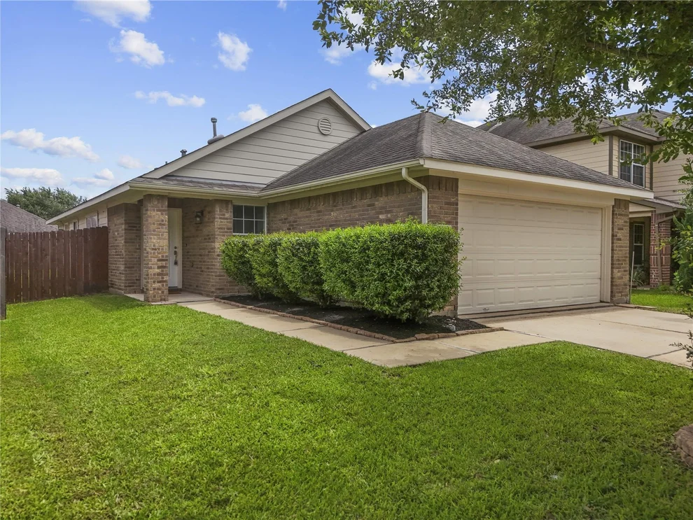 Unit for sale at 11007 View Pointe Lane, Houston, TX 77034