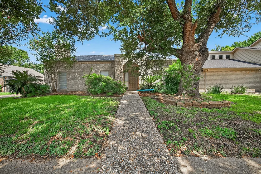 Unit for sale at 10815 Shawnbrook Drive, Houston, TX 77071