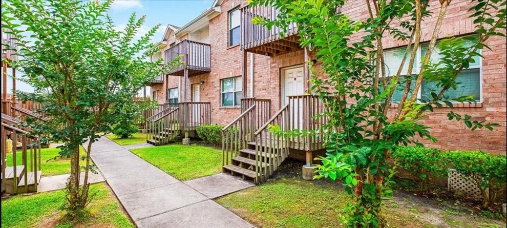 Unit for sale at 11905 Algonquin Drive, Houston, TX 77089