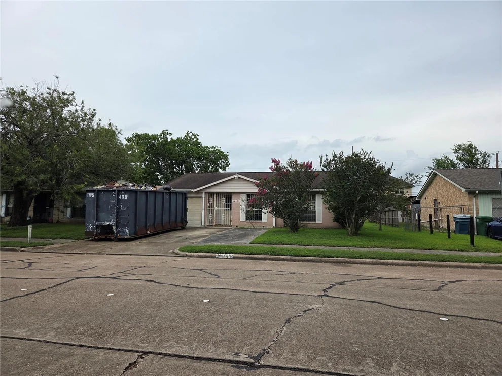 Unit for sale at 14423 Waterloo Drive, Houston, TX 77045