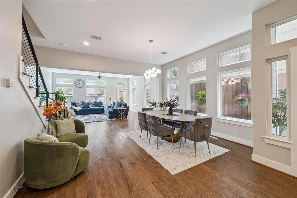 Unit for sale at 920 W 25th Street, Houston, TX 77008