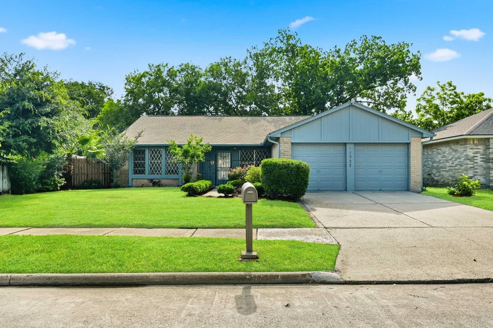 Unit for sale at 11322 Yorklyn Drive, Houston, TX 77066