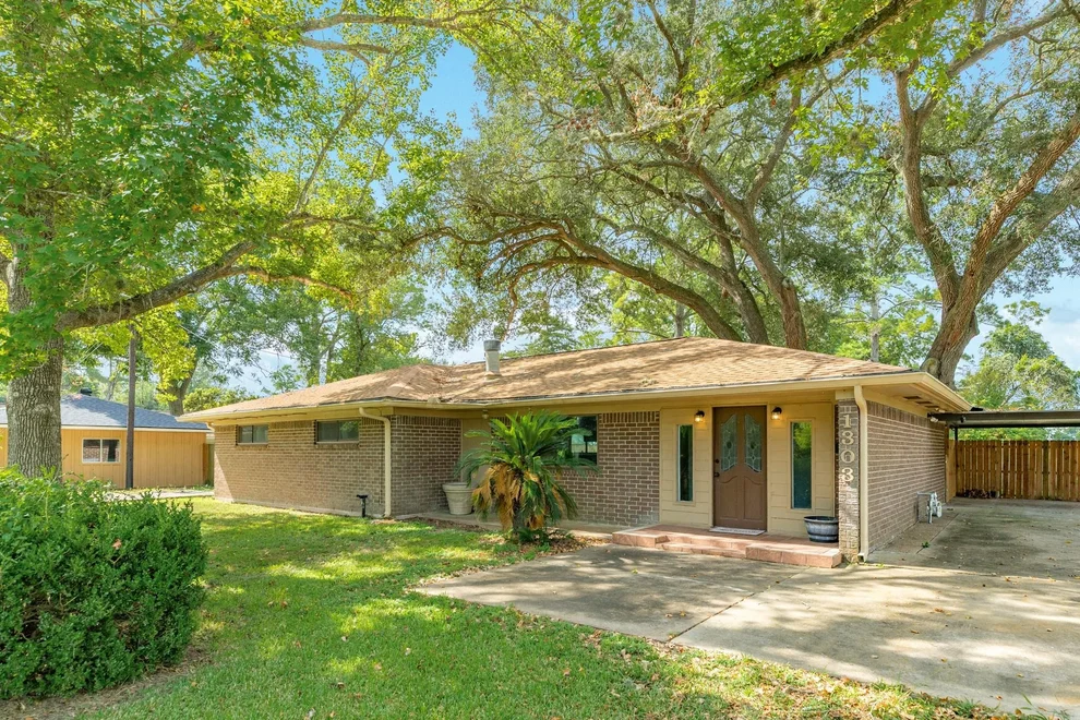 Unit for sale at 1303 Mac Drive, Sweeny, TX 77480