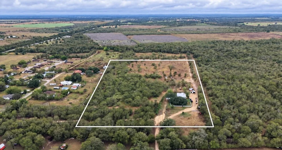 Unit for sale at 115 Nw 5th Street NW, Waelder, TX 78959