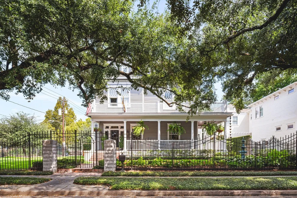 Unit for sale at 215 Bayland Avenue, Houston, TX 77009