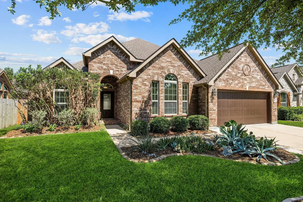 Unit for sale at 283 W Creek Drive, League City, TX 77573