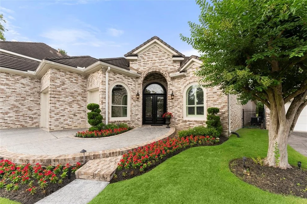 Unit for sale at 2722 N Southern Oaks Drive, Houston, TX 77068