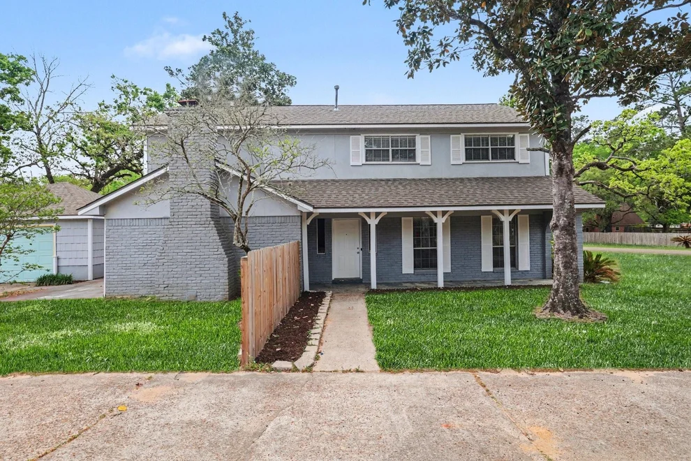 Unit for sale at 107 Carriage Lane, Conroe, TX 77385