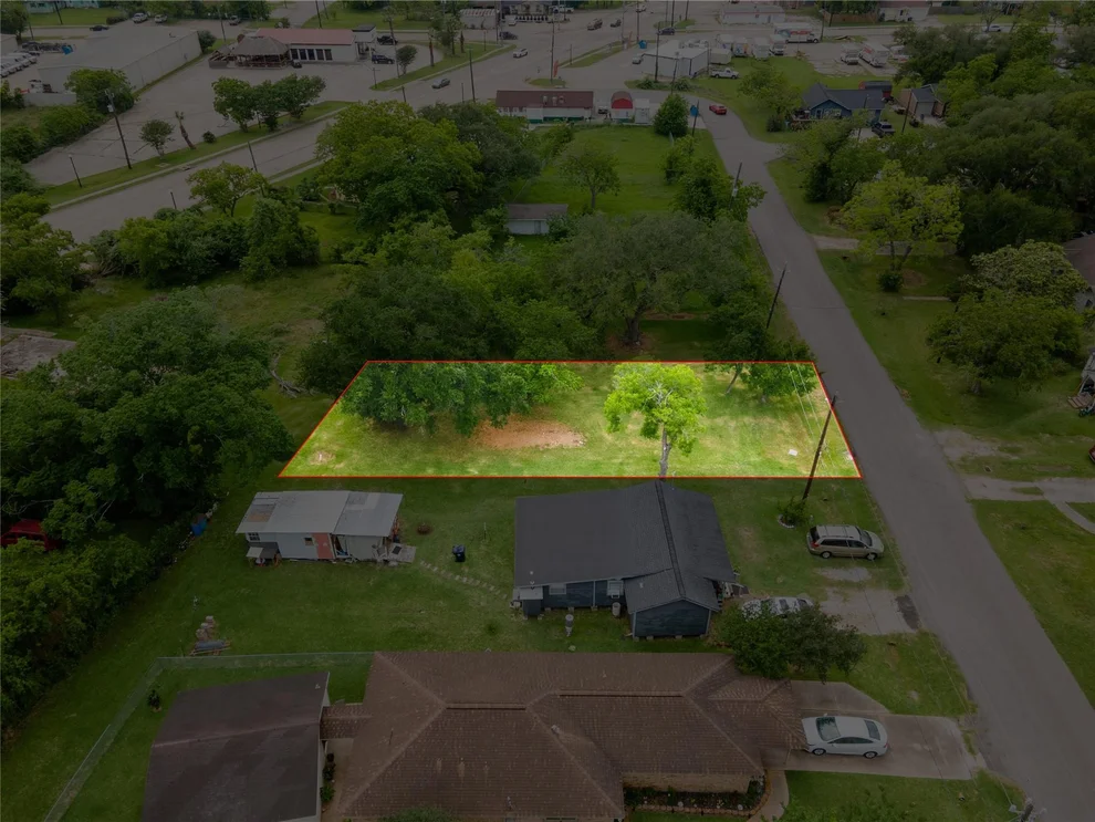 Unit for sale at 507 Cemetery Street, Clute, TX 77531