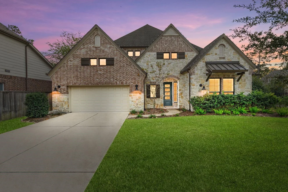 Unit for sale at 122 N Winter Sunrise Circle, The Woodlands, TX 77375