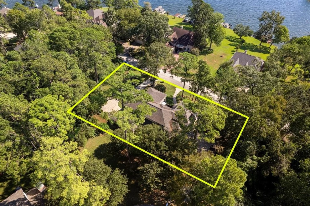 Unit for sale at 13413 Northshore Drive, Montgomery, TX 77356