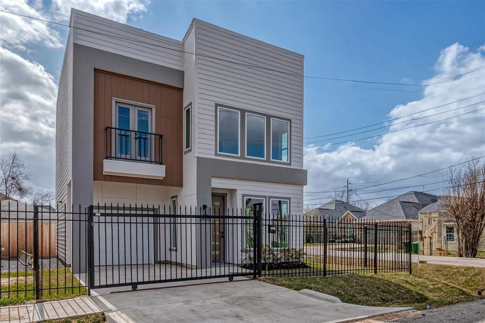 Unit for sale at 7905 Corinth Street, Houston, TX 77051